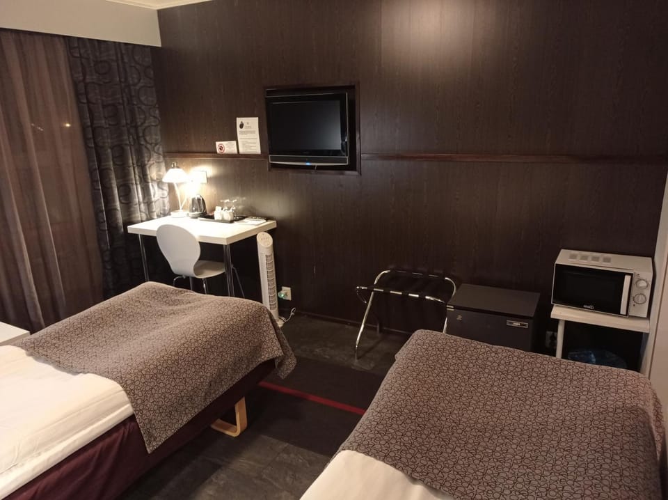 Bed, TV and multimedia, Photo of the whole room, minibar