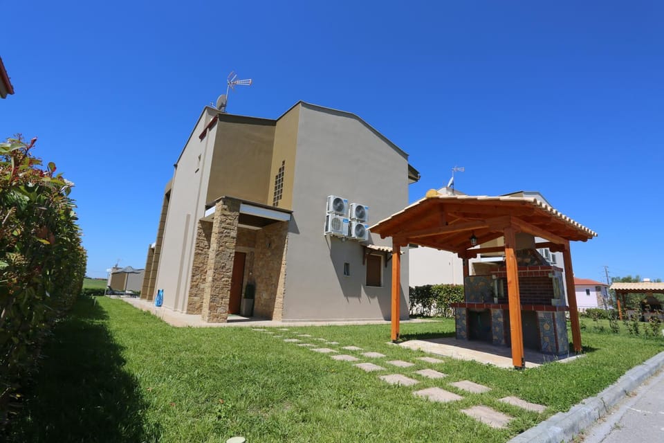Patio, BBQ facilities, Garden
