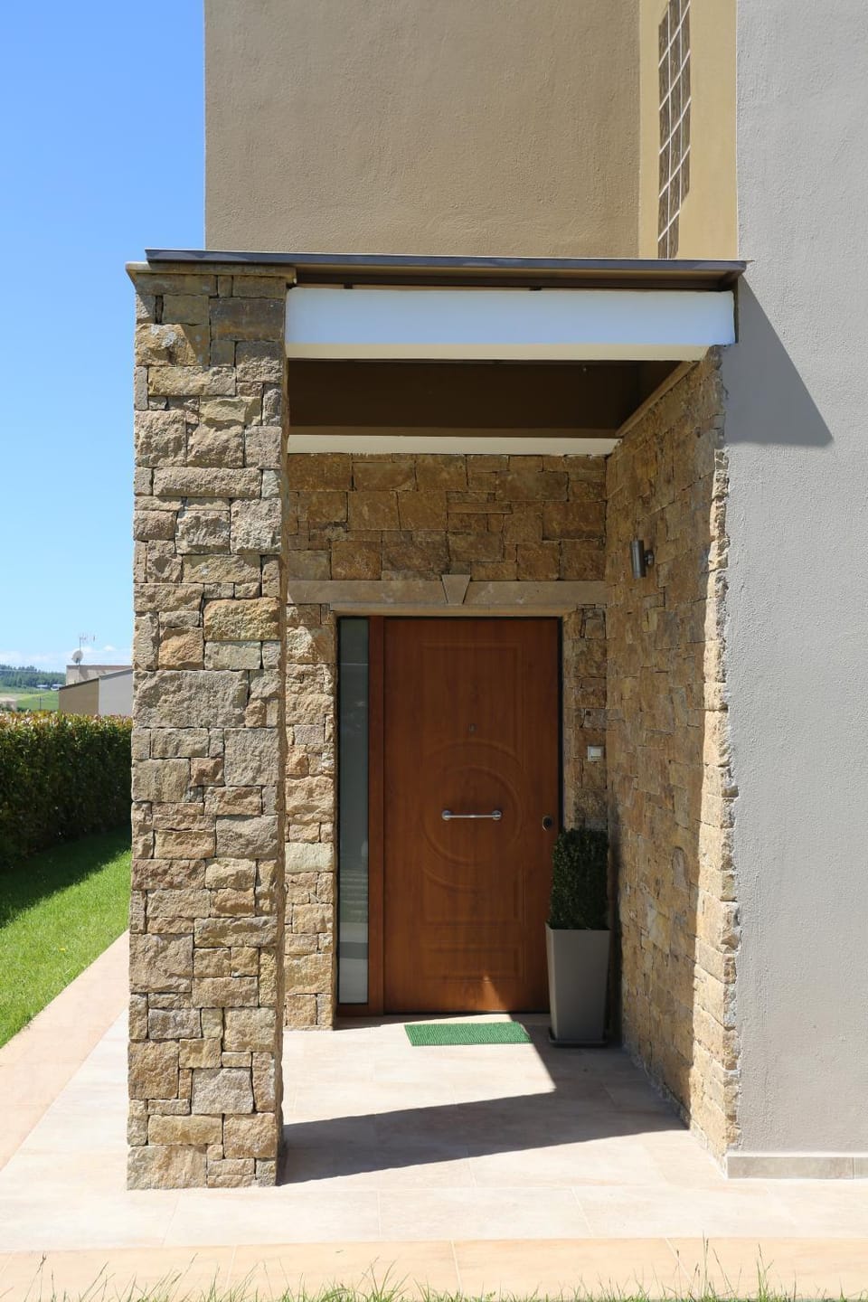 Patio, Day, Garden, On site