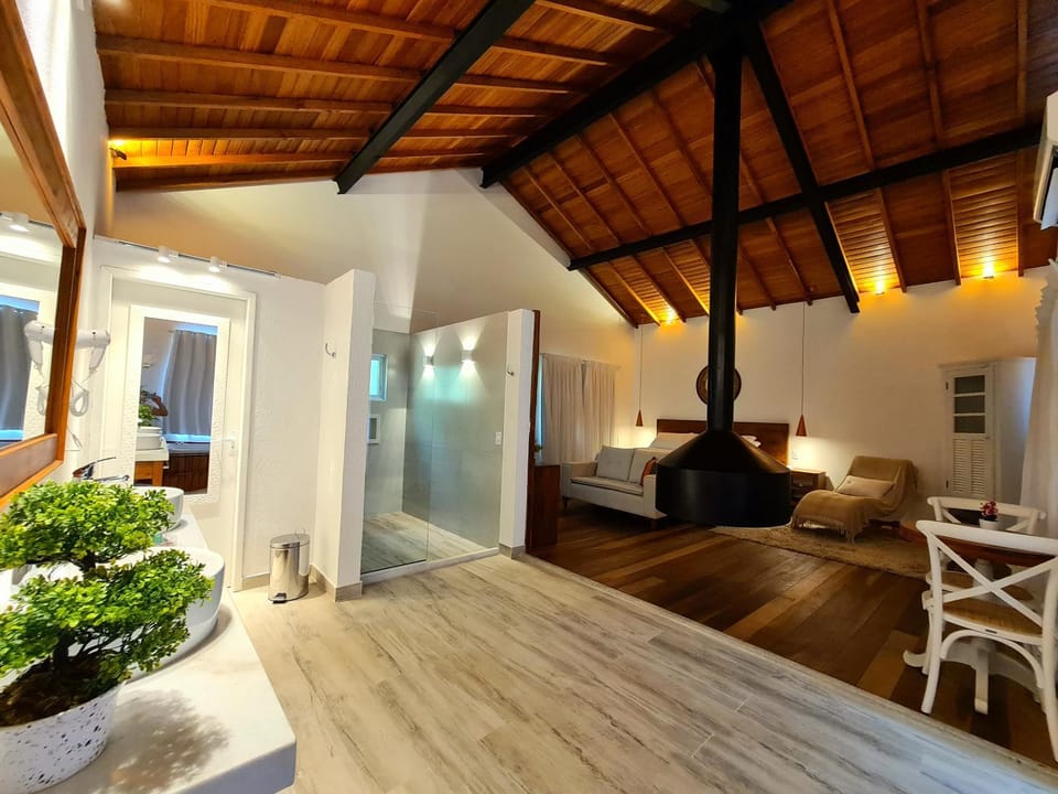 Shower, Bathroom, Photo of the whole room, Dining area, Bedroom, fireplace