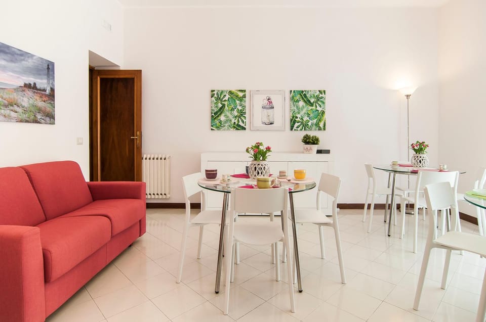 Communal lounge/ TV room, Living room, Seating area