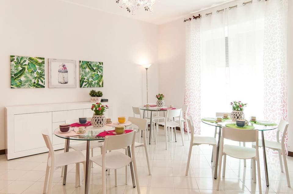 Communal lounge/ TV room, Living room, Breakfast