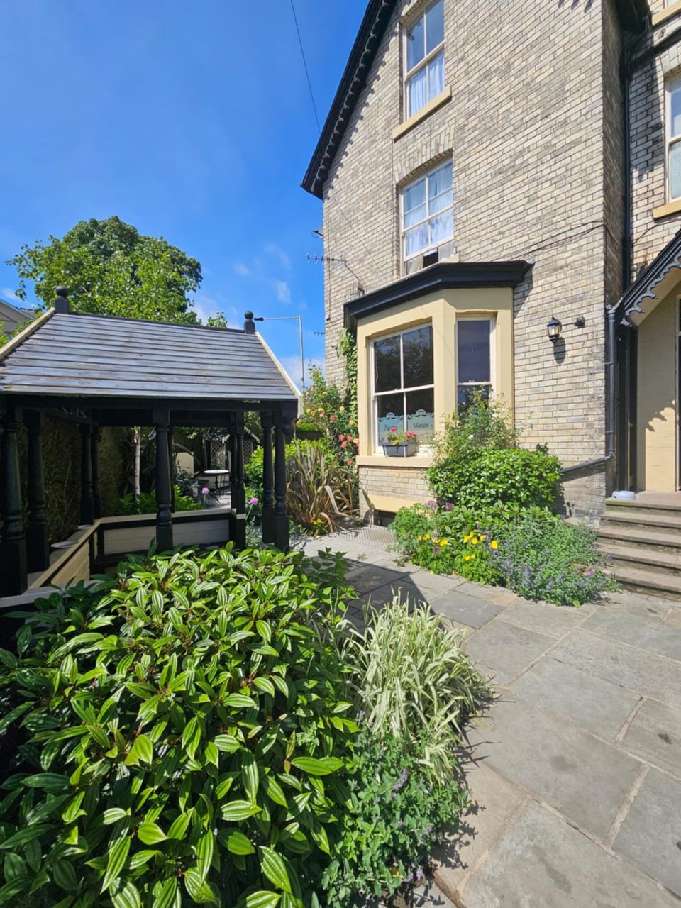 Property building, Day, Garden, Garden view