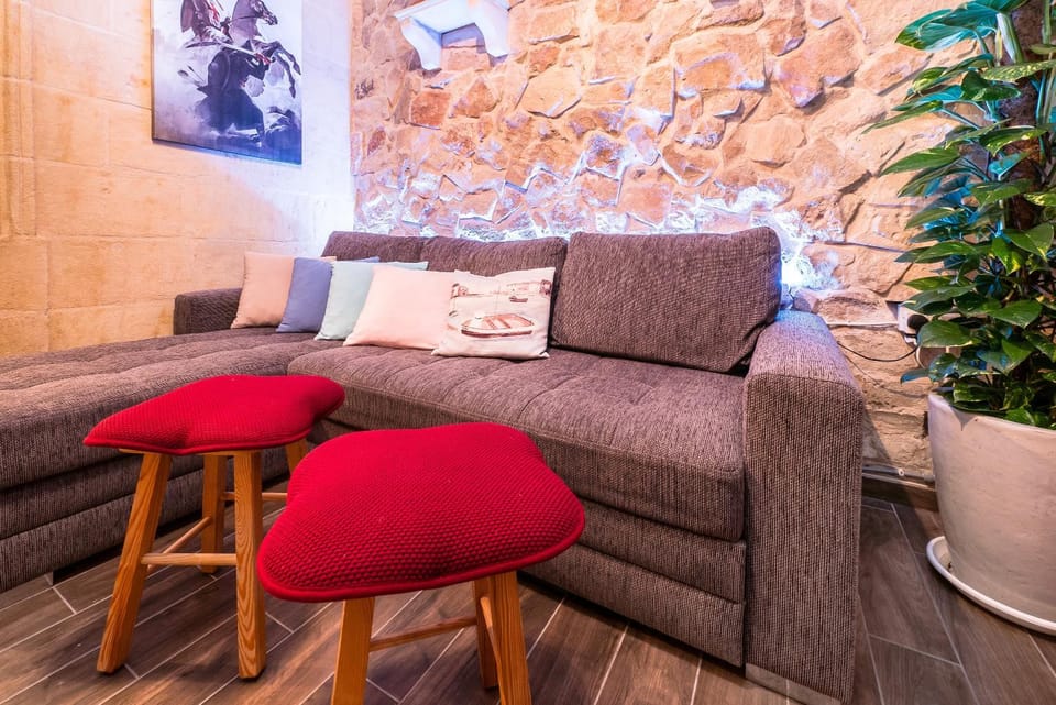 Kharmen A 1565s House with Seaviews Apartment in Malta