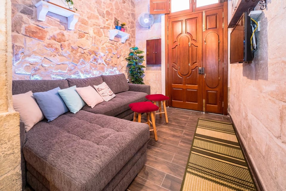Kharmen A 1565s House with Seaviews Apartment in Malta