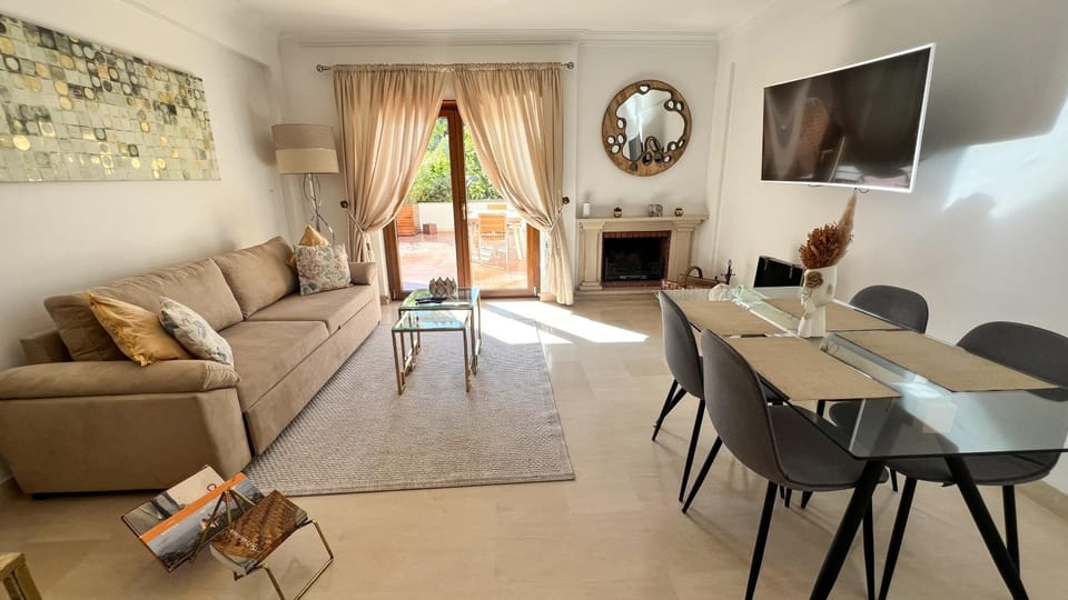 TV and multimedia, Living room, Dining area