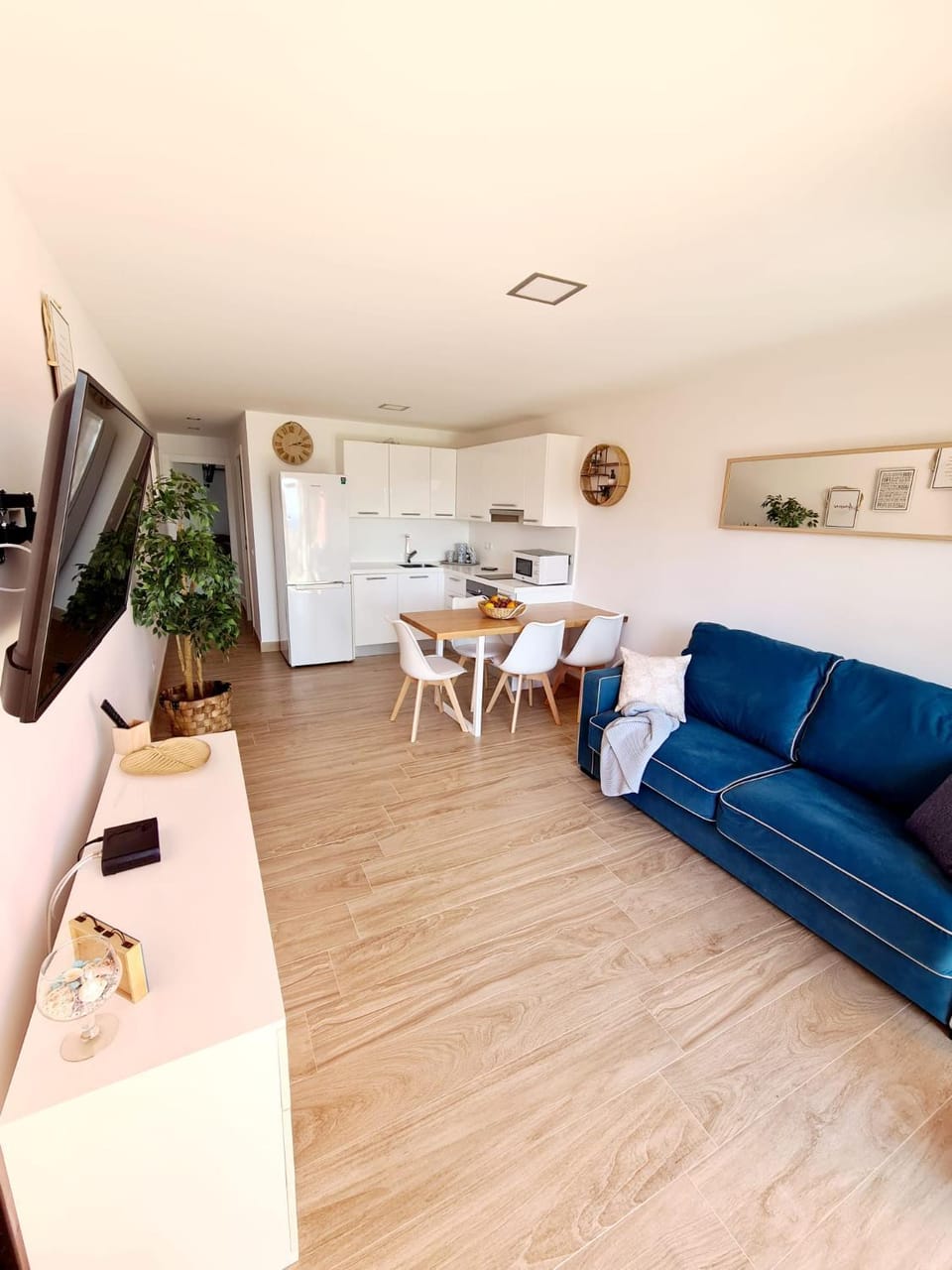 Living room, Dining area