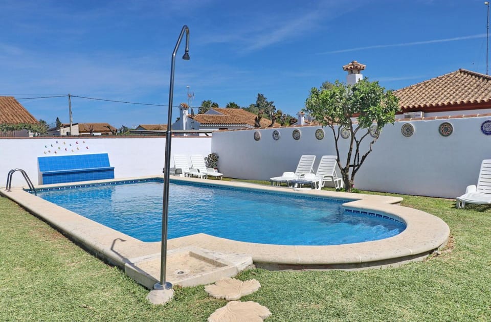 Swimming pool, sunbed