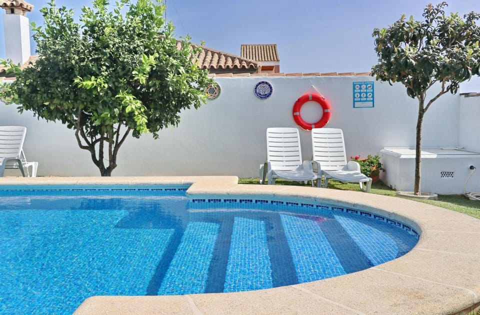 Swimming pool, sunbed