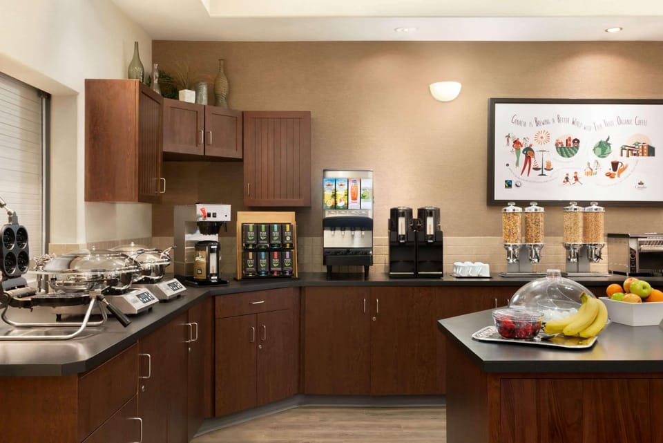 Restaurant/places to eat, Dining area, On site