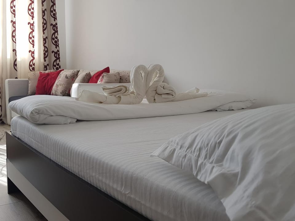 Bed, Photo of the whole room, Decorative detail