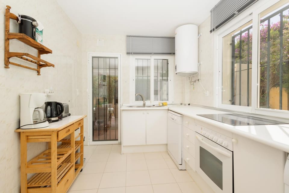 Coffee/tea facilities, Kitchen or kitchenette, Garden view, dishwasher, oven, stove, toaster, washing machine, kitchen