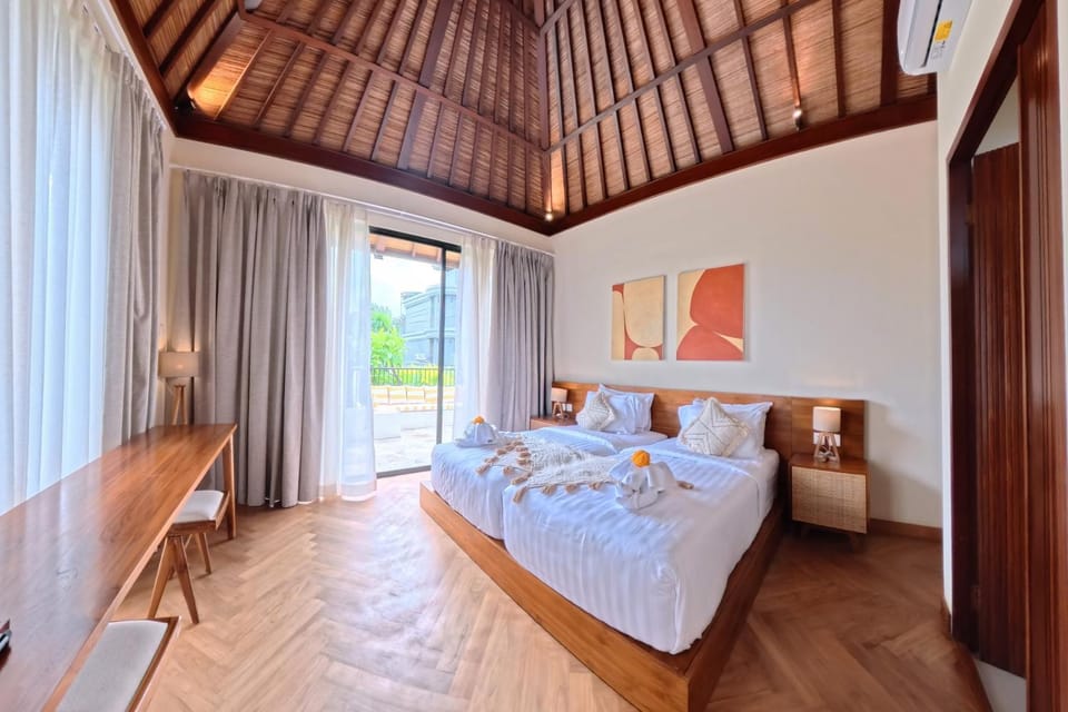 NEW 2BR Minica Villa in the heart of Kayu Aya, Oberoi, Seminyak walking distance to Beach, Shops, Restaurants Villa in Kuta