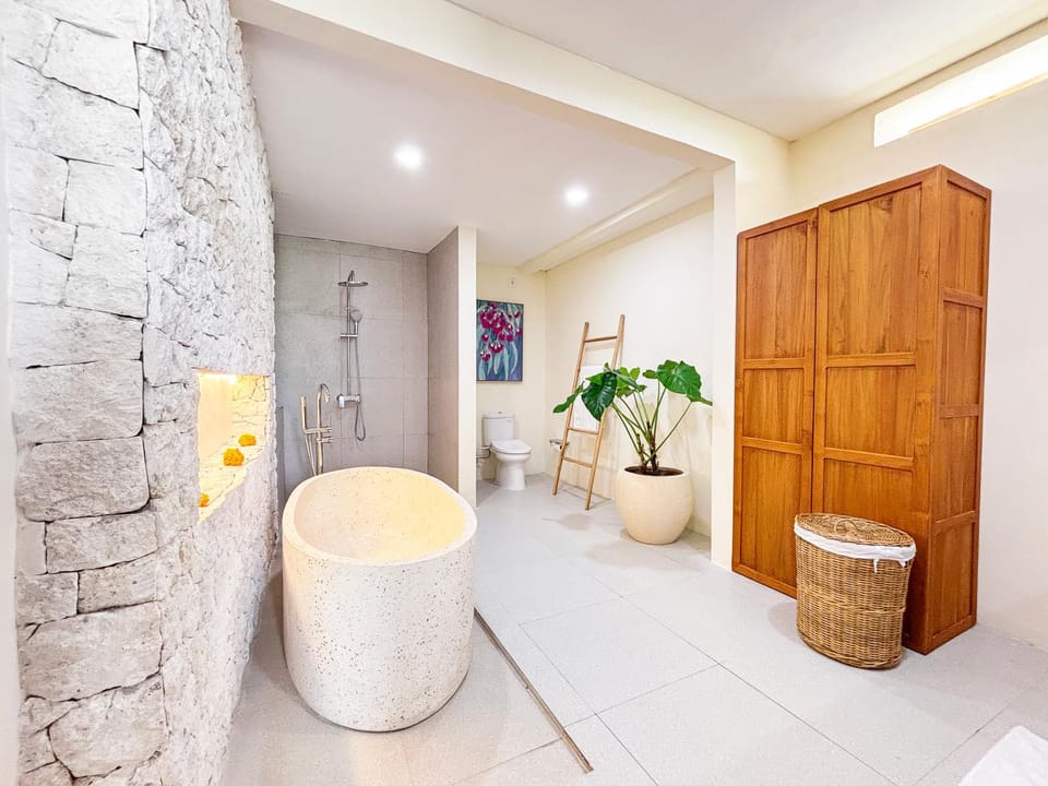 NEW 2BR Minica Villa in the heart of Kayu Aya, Oberoi, Seminyak walking distance to Beach, Shops, Restaurants Villa in Kuta