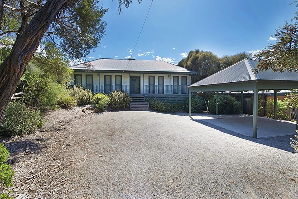 Poolside Sorrento House in Portsea