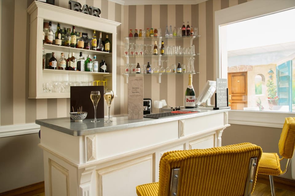 Lobby or reception, Lounge or bar, Drinks, Alcoholic drinks
