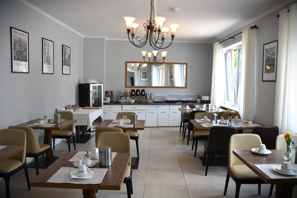 Coffee/tea facilities, Food and drinks, Banquet/Function facilities, Food, Drinks