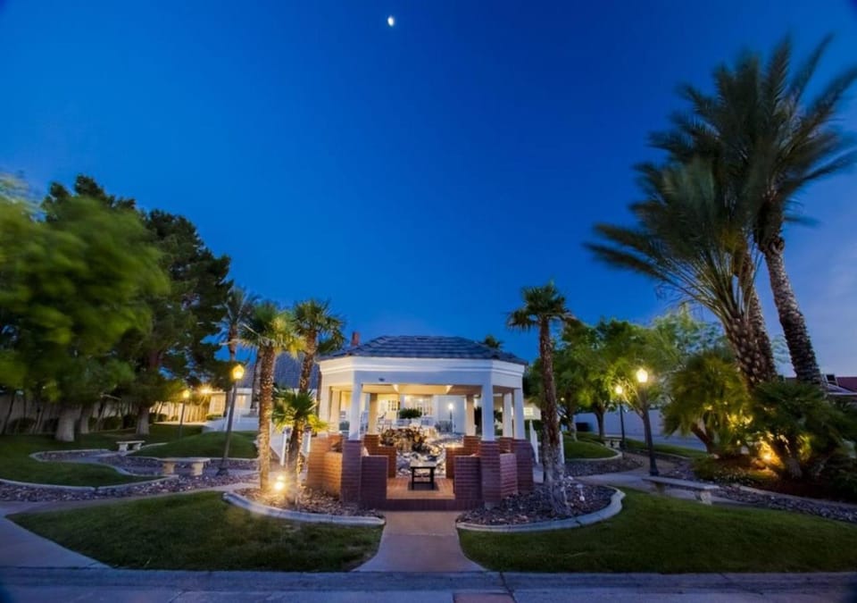 Villa Carota - 6 bedrooms and a Casitas Villa in Spring Valley