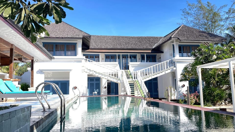 Property building, Swimming pool