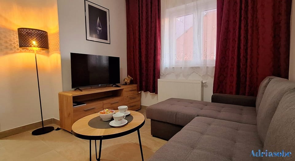 Communal lounge/ TV room, Communal lounge/ TV room