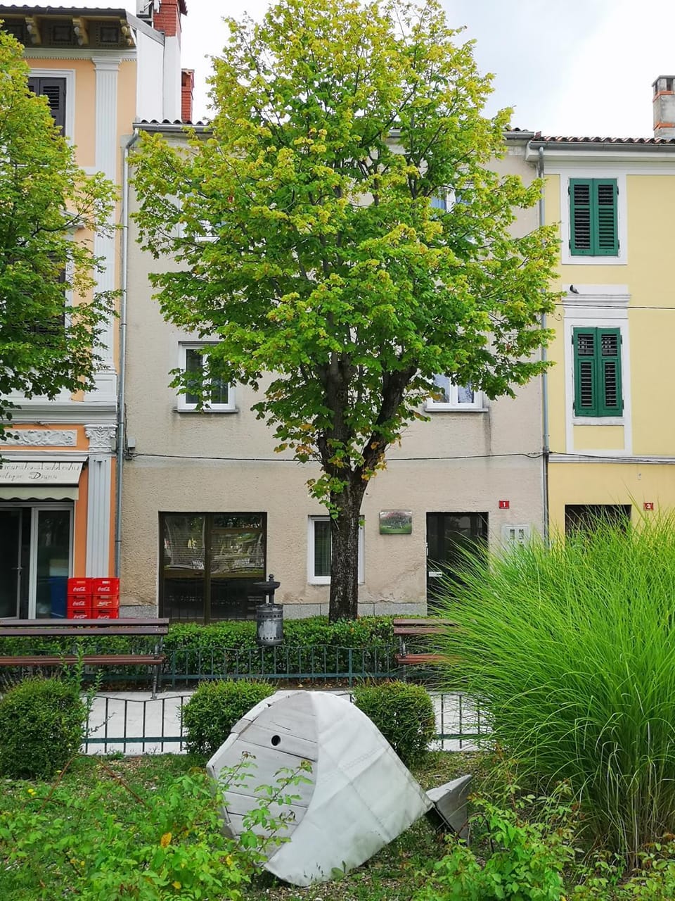 Facade/entrance