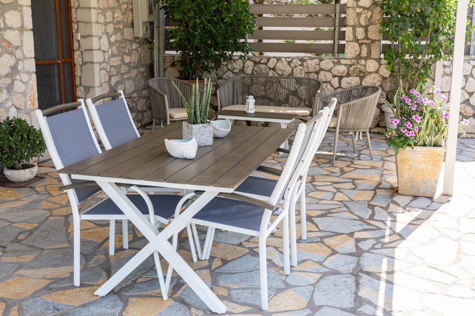 Patio, Dining area