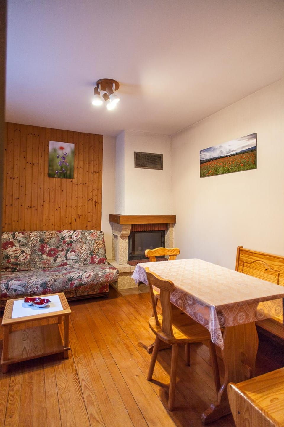 Seating area, Dining area