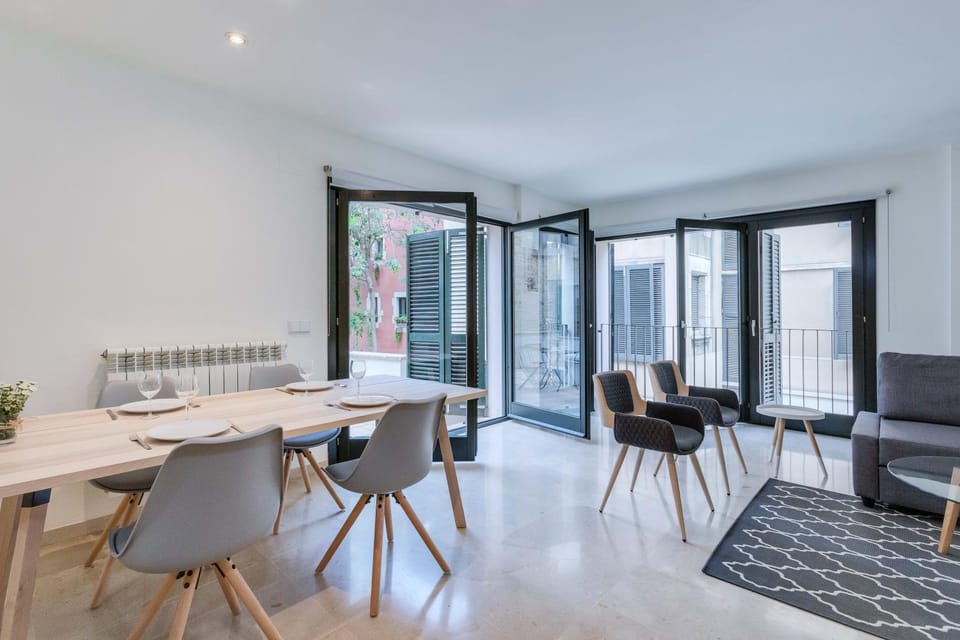 TV and multimedia, Balcony/Terrace, Living room, Seating area, Dining area