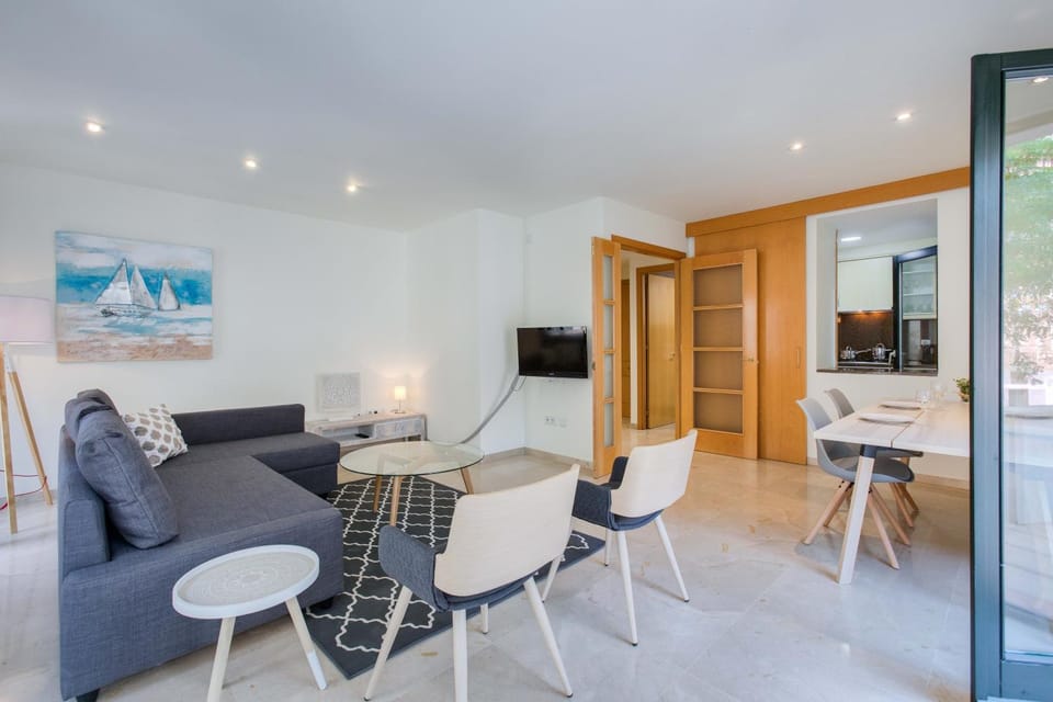 TV and multimedia, Living room, Seating area, Dining area