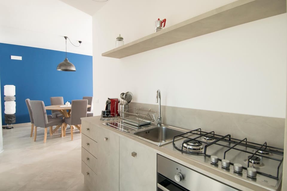 Kitchen or kitchenette, Dining area, stove