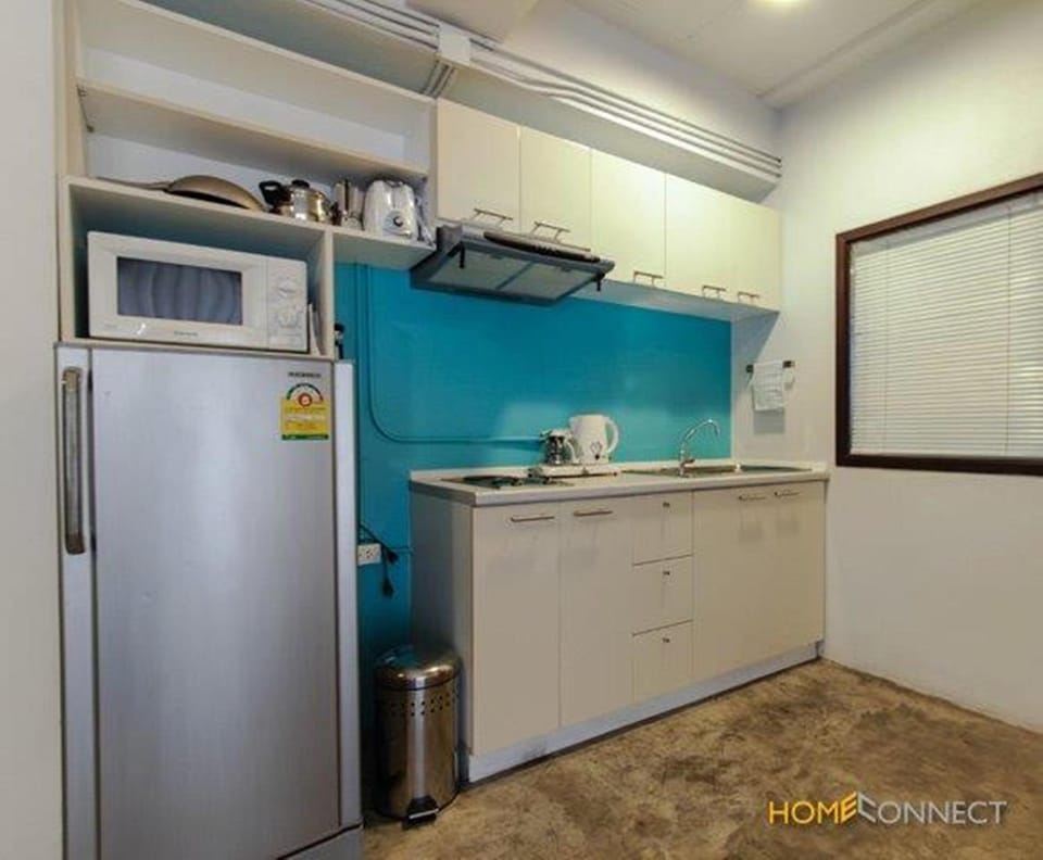 Coffee/tea facilities, Food
