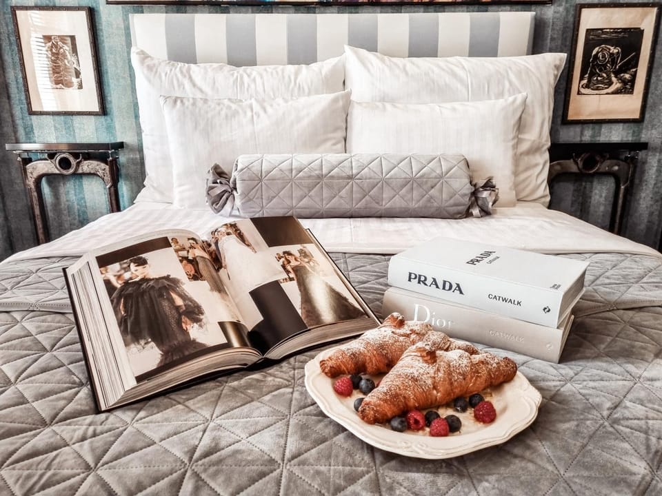 Food and drinks, Photo of the whole room, Seating area, Bedroom, Food, Breakfast
