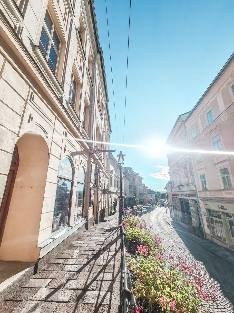 Neighbourhood, Street view