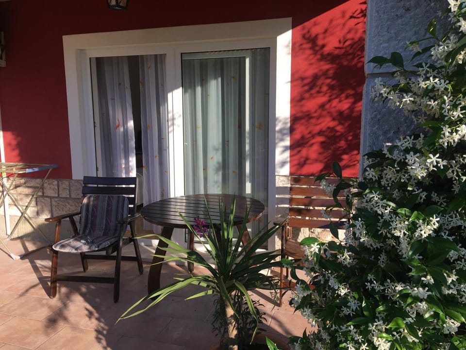 Patio, Facade/entrance, Balcony/Terrace