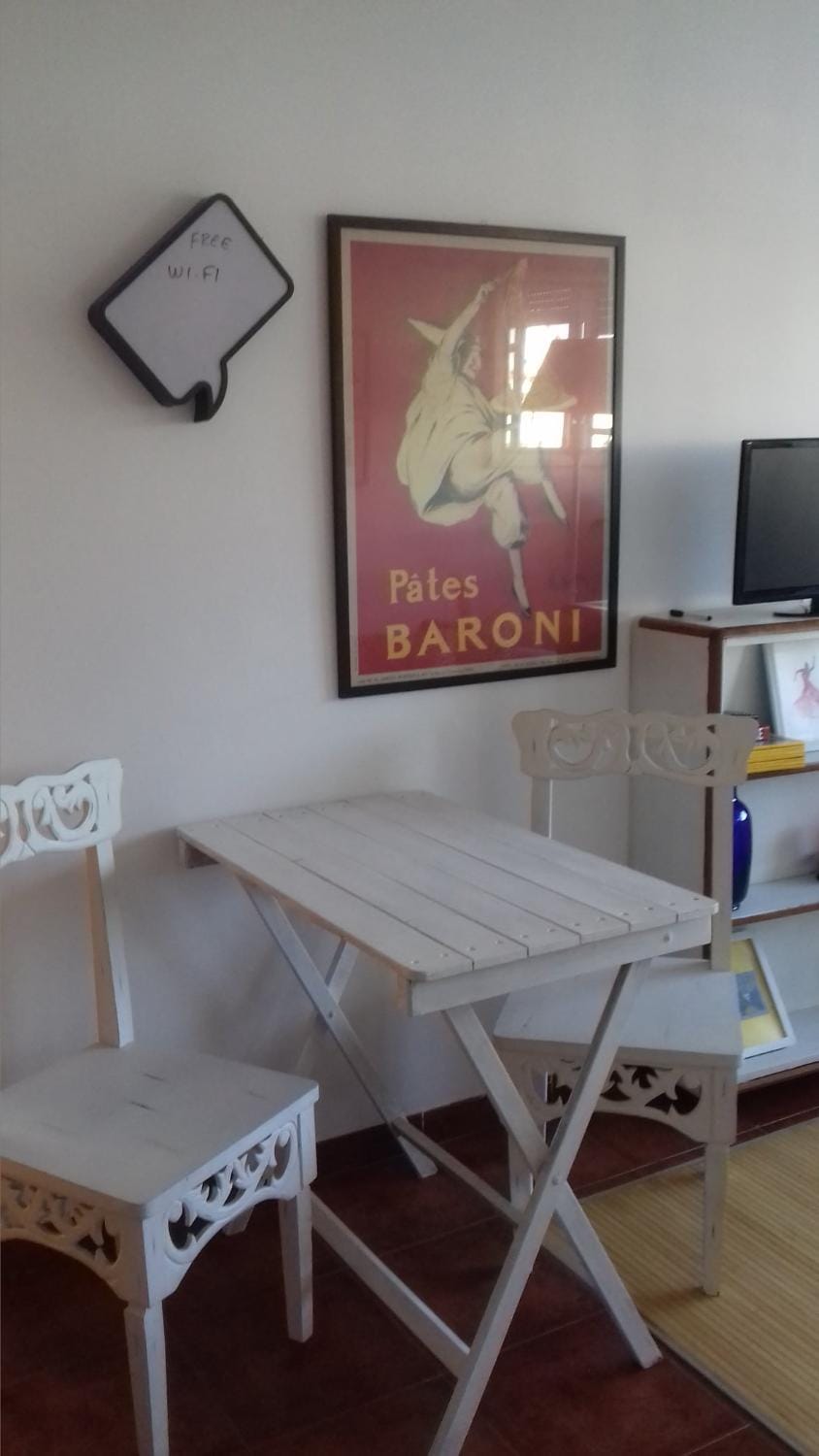 Seating area, Dining area