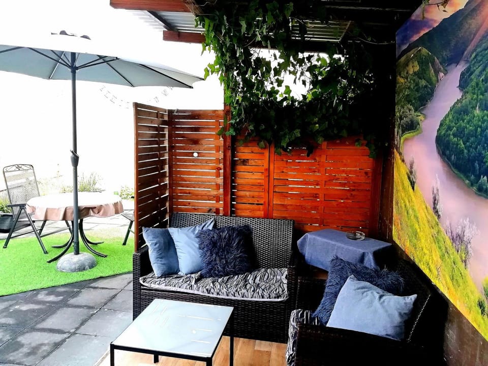 Decorative detail, Inner courtyard view