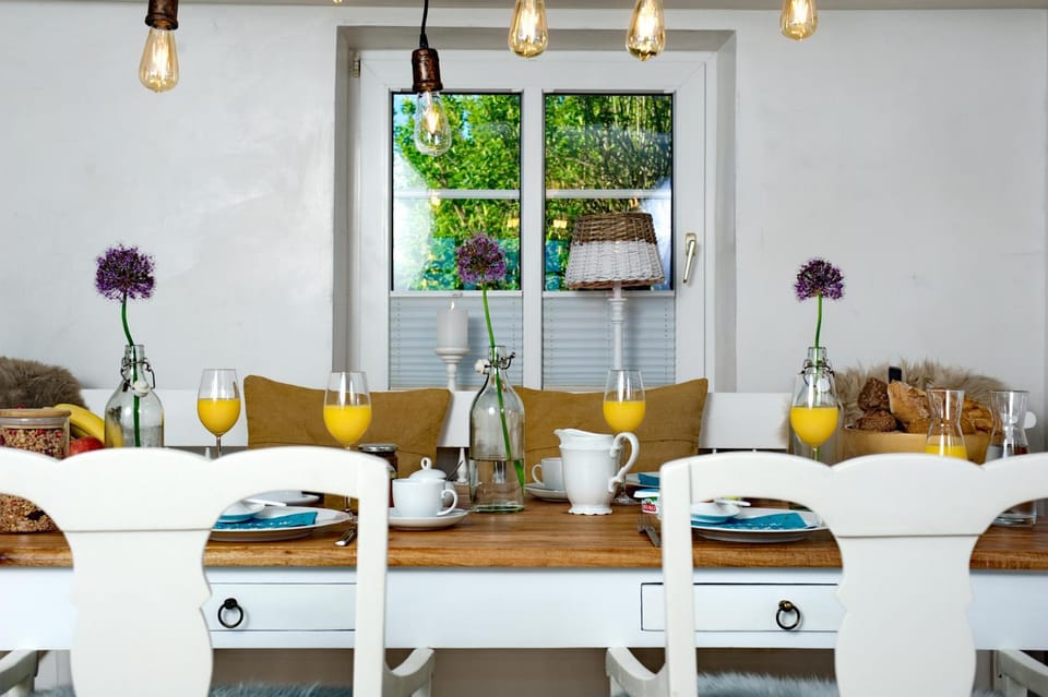 Seating area, Dining area