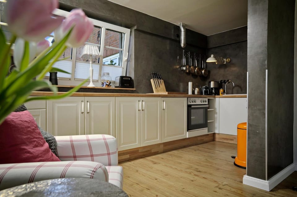 Kitchen or kitchenette, pet friendly, stove