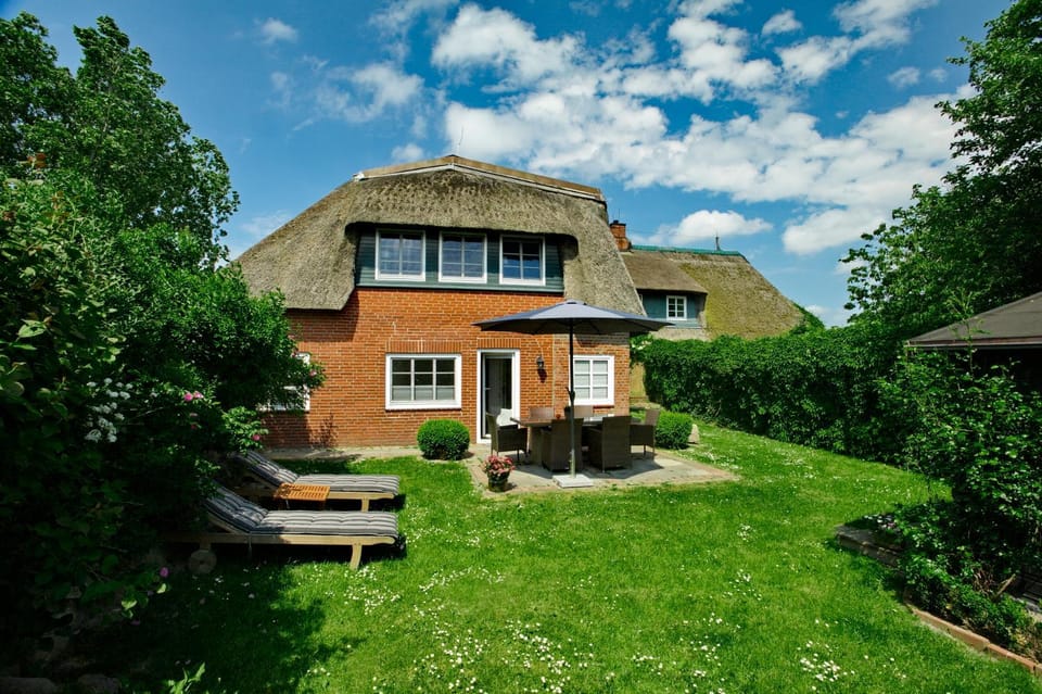 Property building, Day, Garden, Garden view