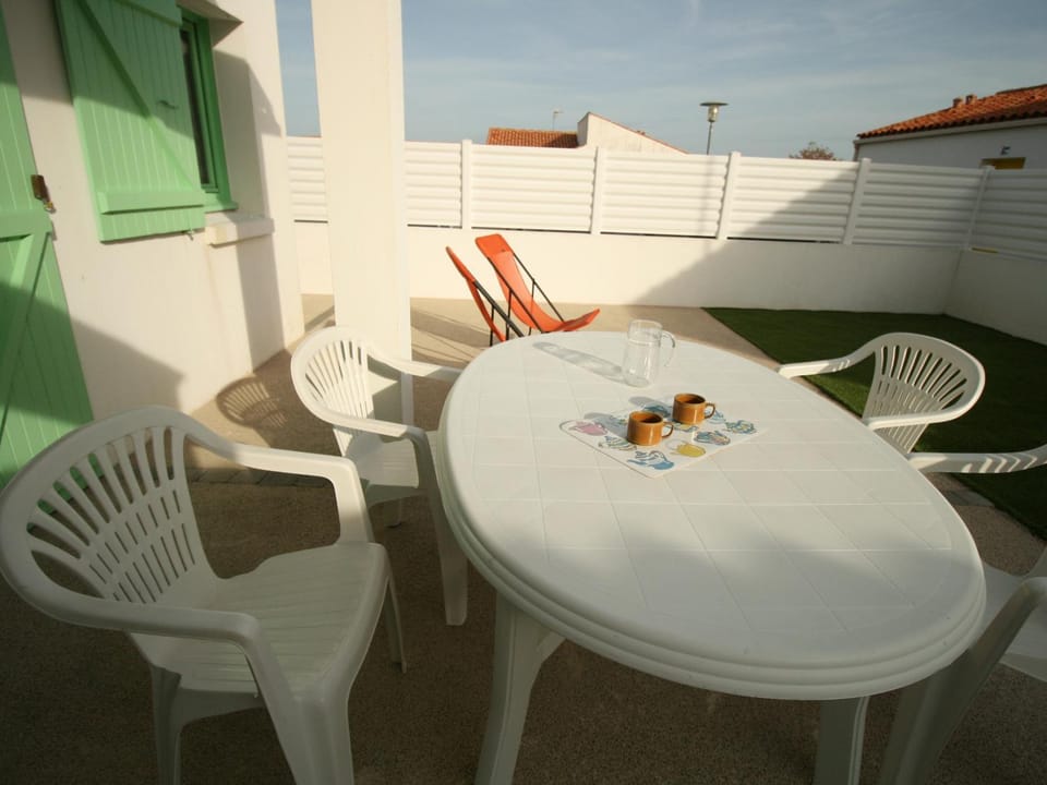 Maison cosy à 900m de la plage avec jardin clos et parking privatif - FR-1-22-182 House in La Tranche-sur-Mer