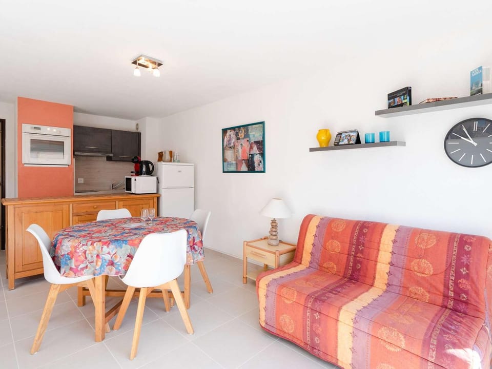 Appartement T2 climatisé avec balcon, parking privé, 4 couchages, centre Narbonne-Plage, proche mer - FR-1-409-65 Apartment in Narbonne