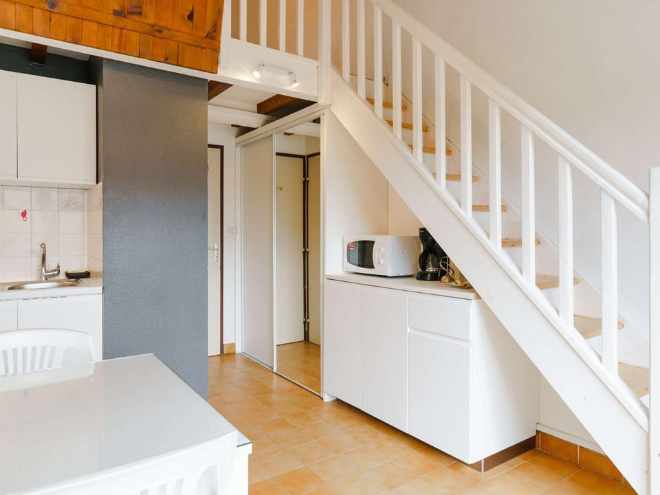 Maison avec 2 pièces et mezzanine proche plage, parking inclus - FR-1-409-98 Villa in Narbonne