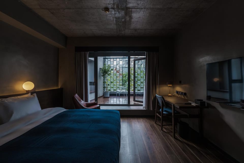 Photo of the whole room, Bedroom