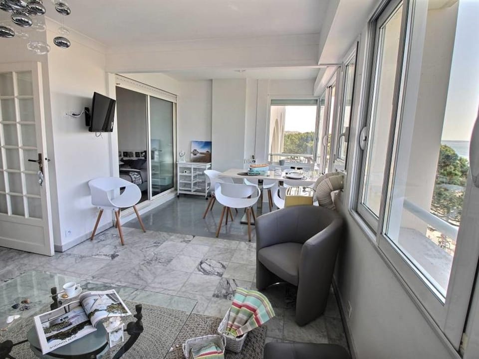Arcachon T3 Lumineux 50m Plage Centre Ville avec Parking et WIFI - FR-1-420-60 Apartment in Arcachon