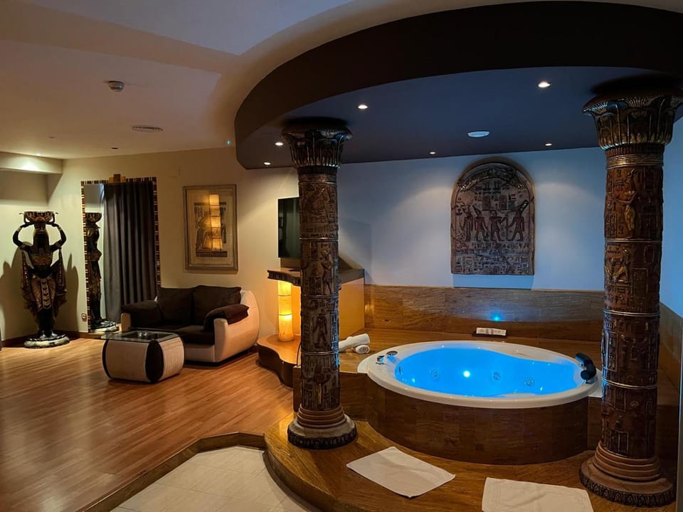 Hot Tub, Living room