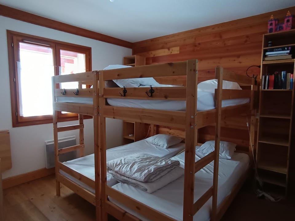 Appartement skis aux pieds avec grande terrasse, animaux admis et box fermé - FR-1-445-17 Apartment in Montgenèvre