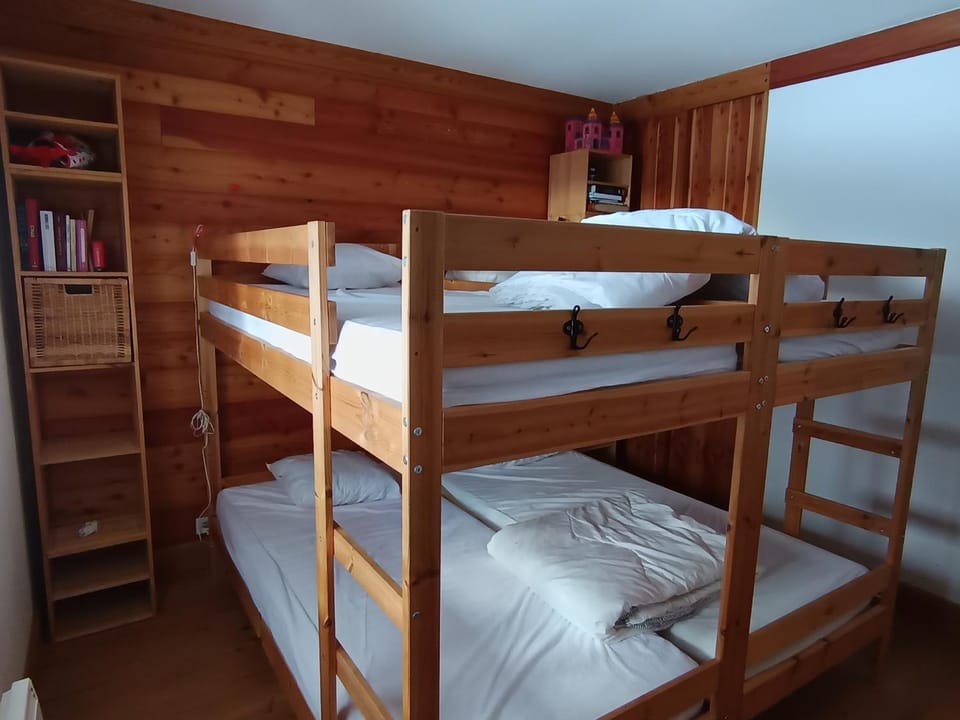 Appartement skis aux pieds avec grande terrasse, animaux admis et box fermé - FR-1-445-17 Apartment in Montgenèvre