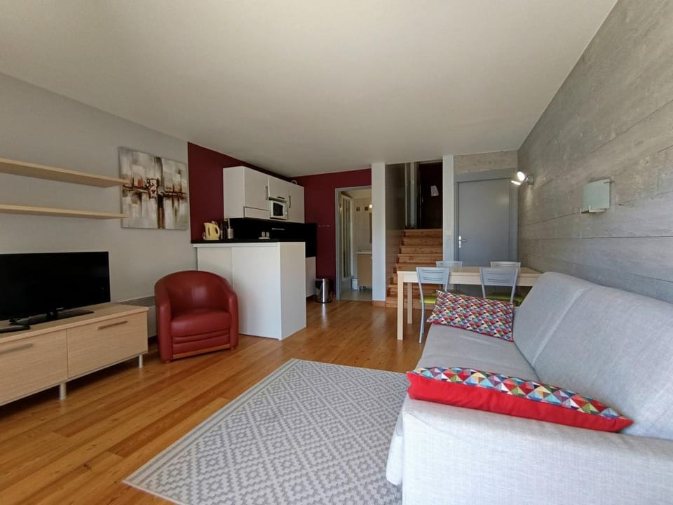 Studio lumineux avec grande terrasse et parking couvert - 4 pers - FR-1-445-46 Apartment in Montgenèvre