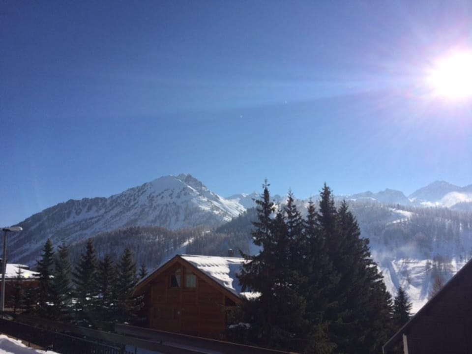 Studio lumineux avec grande terrasse et parking couvert - 4 pers - FR-1-445-46 Apartment in Montgenèvre