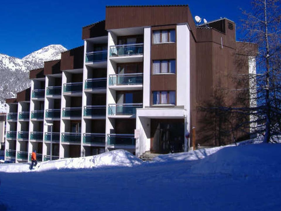 Studio skis aux pieds avec lave-linge pour 4 pers., animaux acceptés - FR-1-445-55 Apartment in Montgenèvre